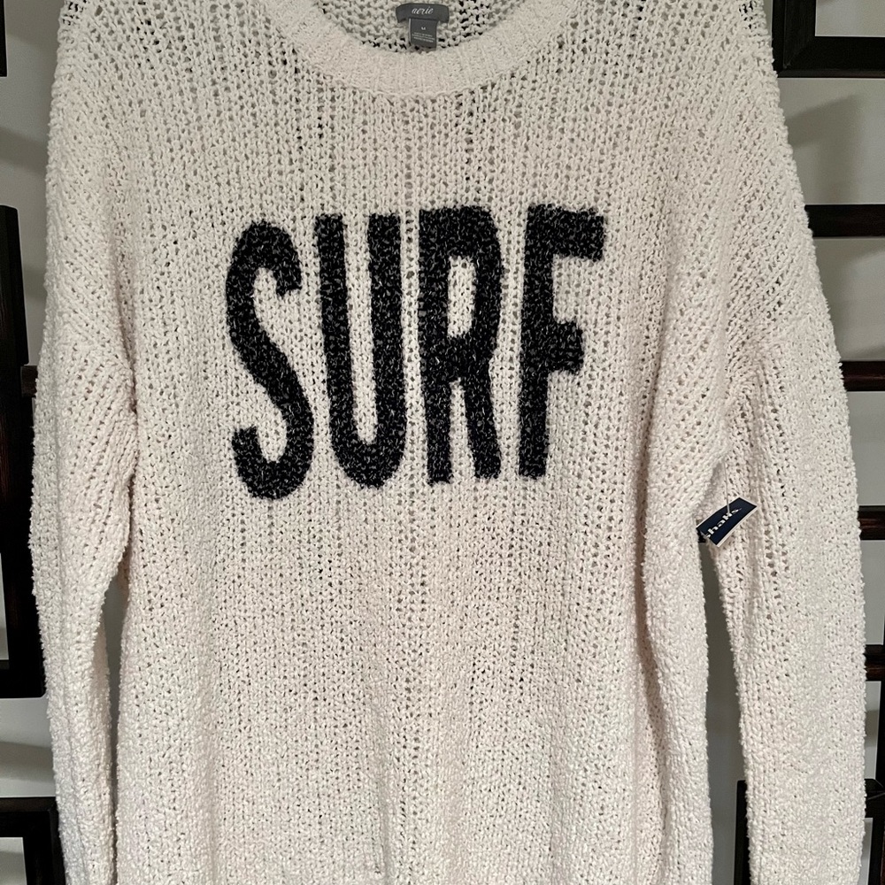 WOMAN’S (NWT) AERIE LIGHTWEIGHT BEACHY KNIT SWEATER, SIZE MEDIUM